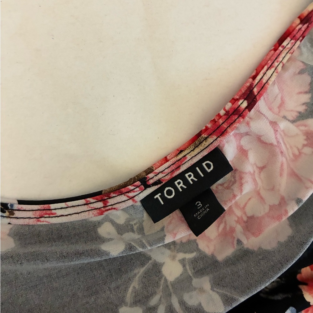 Torrid floral blouse - Picture 6 of 6